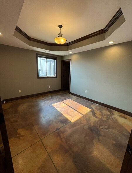 More Photos Of 2976 73rd St, Atkins Flex For Lease