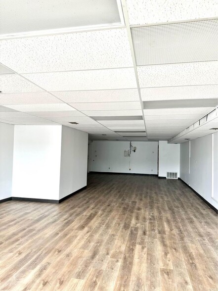 More Photos Of 2419 S Campbell Ave, Springfield Storefront For Lease