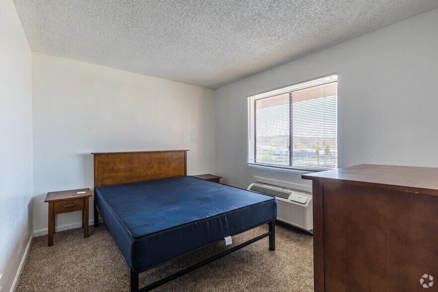 More Photos Of 320 Lee Ave, Bullhead City Apartments For Sale