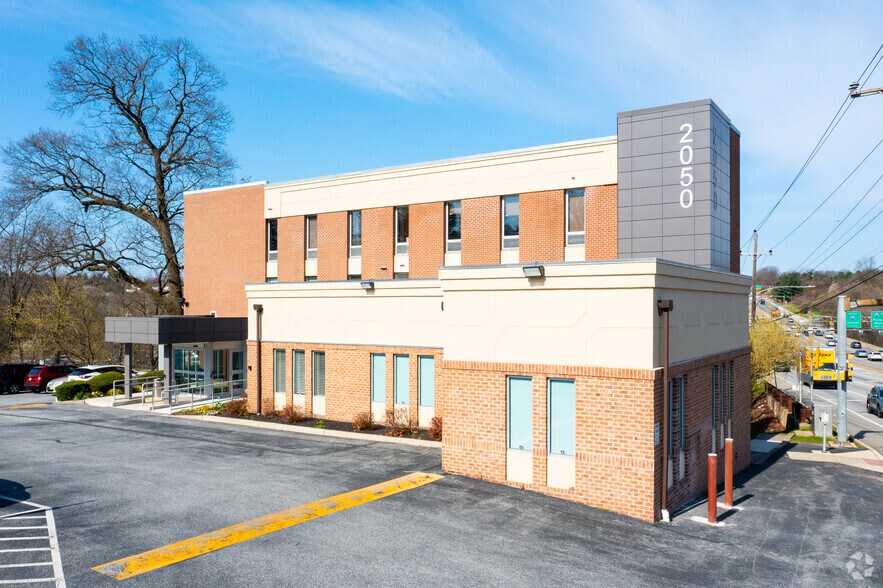 More Photos Of 2050 West Chester Pike, Havertown Medical For Lease