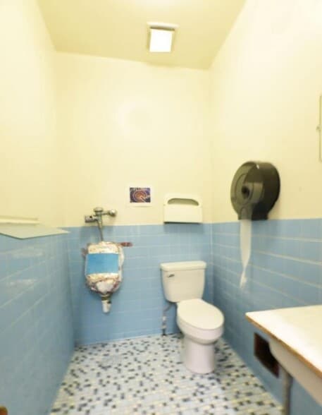 More Photos Of 4121 Minnesota Ave NE, Washington Storefront Retail Office For Sale