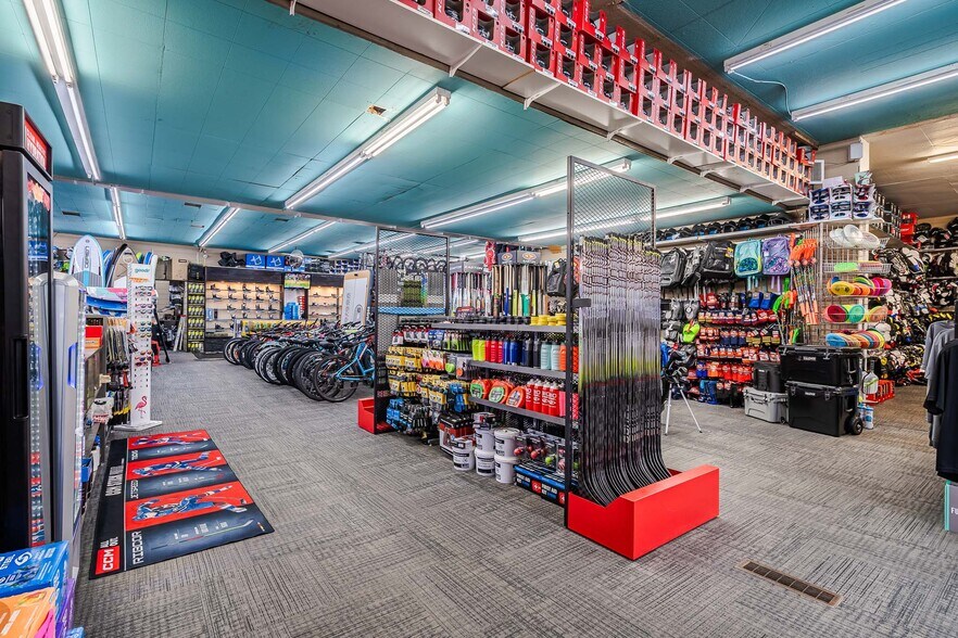 More Photos Of 4901 49 ave, Lloydminster Storefront For Sale