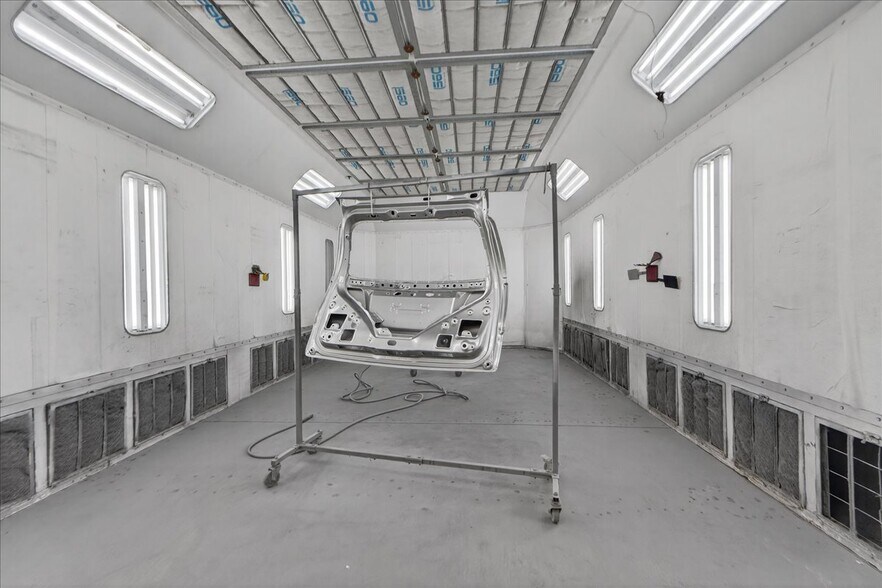 More Photos Of 2005-2007 W 103rd Ter, Leawood Service For Sale