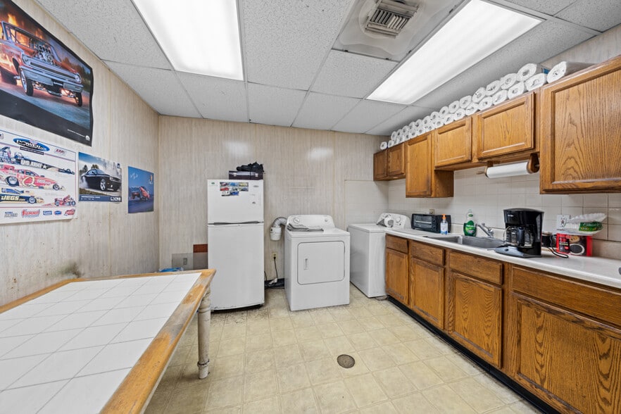 More Photos Of 4533 Hillsborough Rd, Durham Auto Repair For Lease