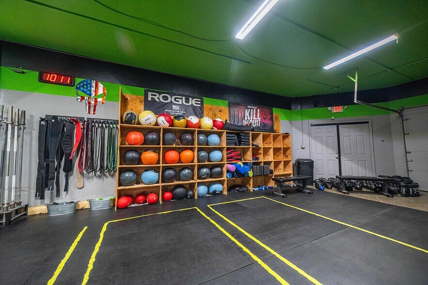 More Photos Of 145 Edison Ave, Circleville Sports And Entertainment For Sale