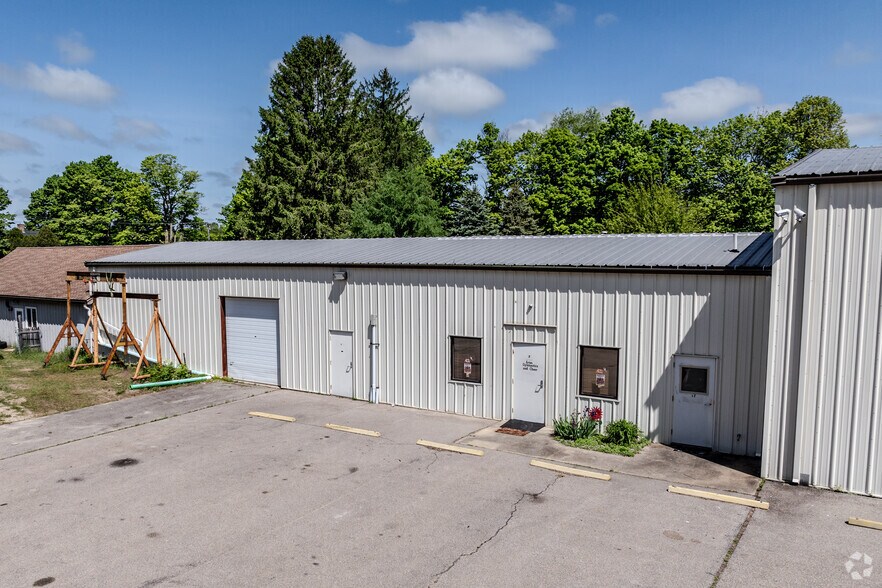 More Photos Of 841 Route 32, North Franklin Light Distribution For Lease