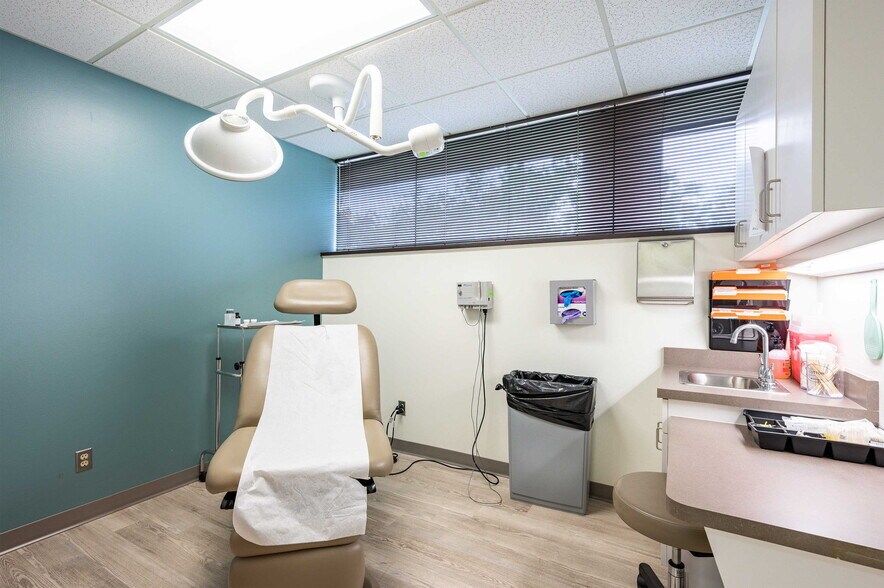 More Photos Of 6719 Gall Blvd, Zephyrhills Medical For Sale