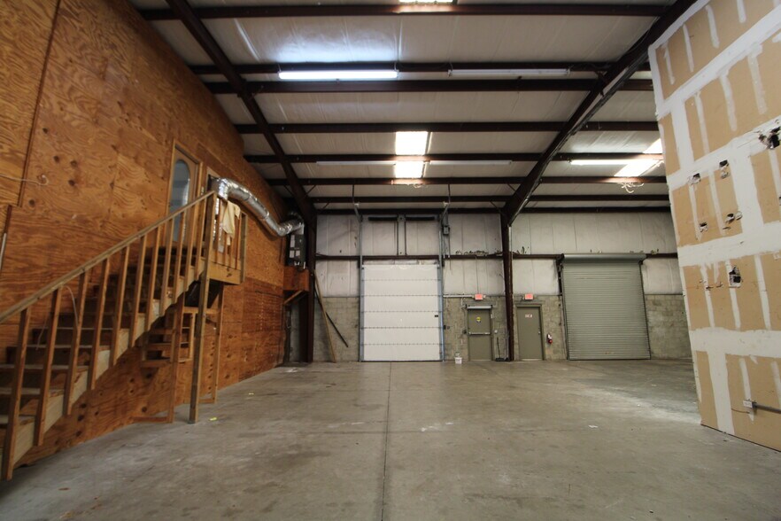 More Photos Of 2208 58th Ave E, Bradenton Warehouse For Sale