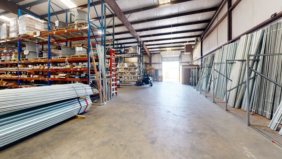 More Photos Of 1201 E Lake Francis Dr, Siloam Springs Warehouse For Lease
