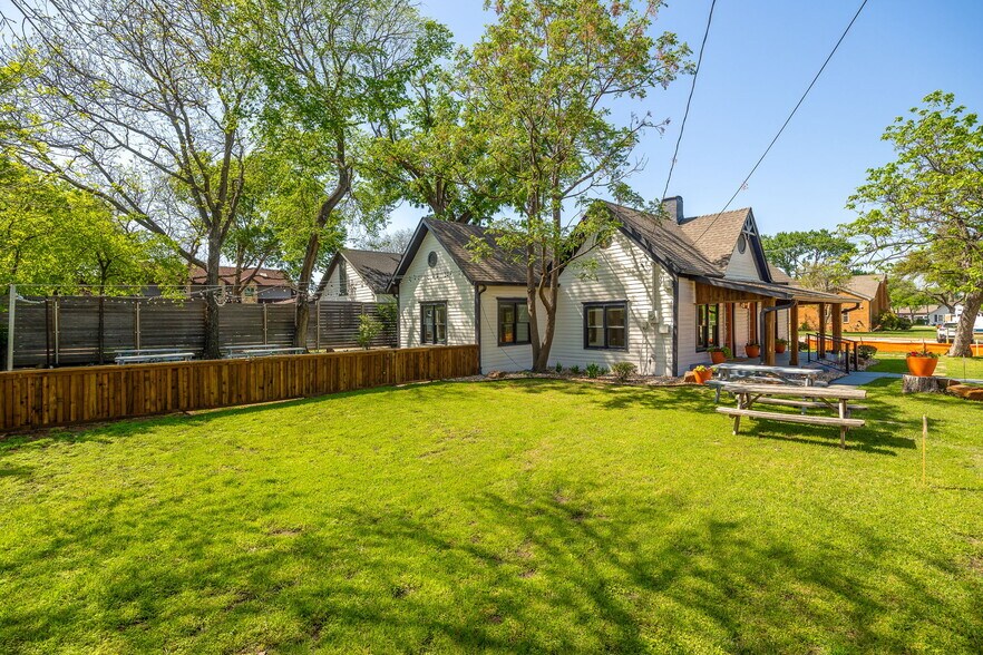 More Photos Of 148 Elm St, Keller Freestanding For Sale