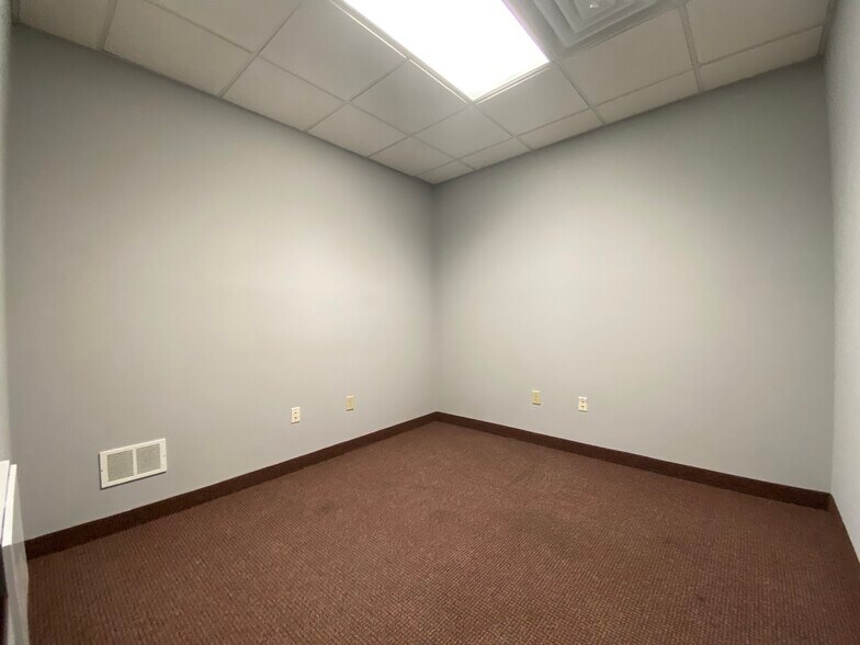 More Photos Of 2801 Bertholet Blvd, Valparaiso Office For Sale