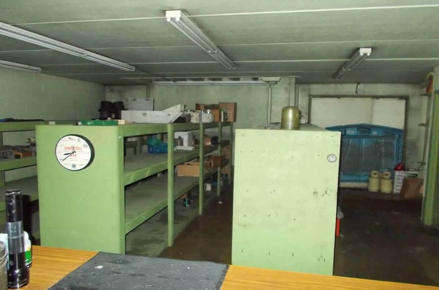 More Photos Of 1200 N 24th St, Manitowoc Showroom For Lease