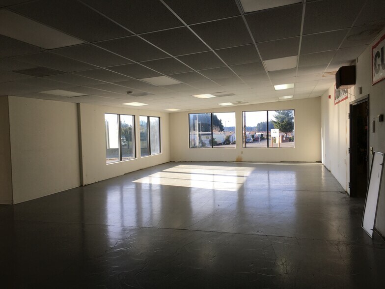 More Photos Of 13084 SE Orient Dr, Boring Freestanding For Lease