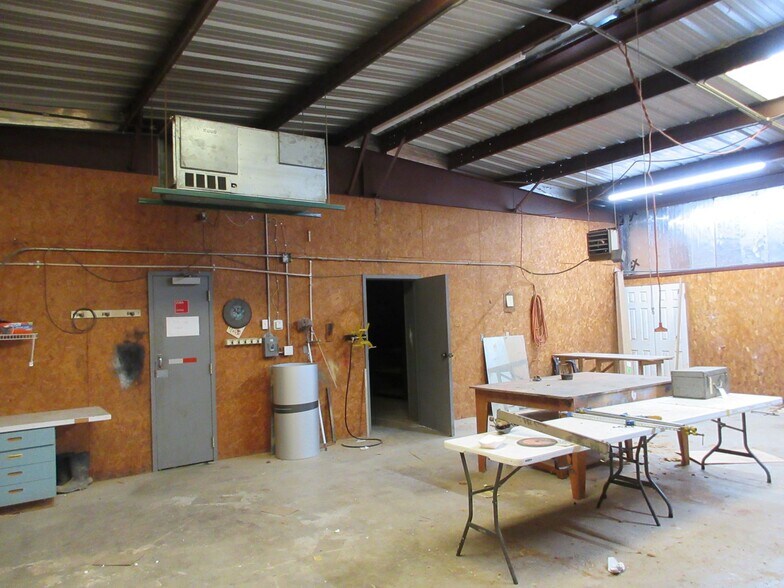 More Photos Of 224 E Cottage St, Sherman Warehouse For Sale