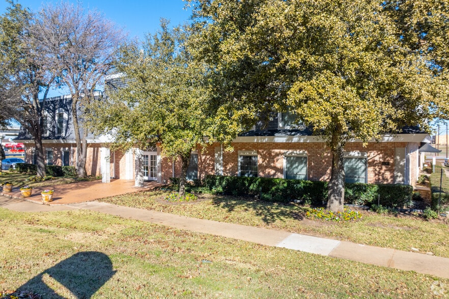 More Photos Of 1615 W Abram St, Arlington Office For Lease