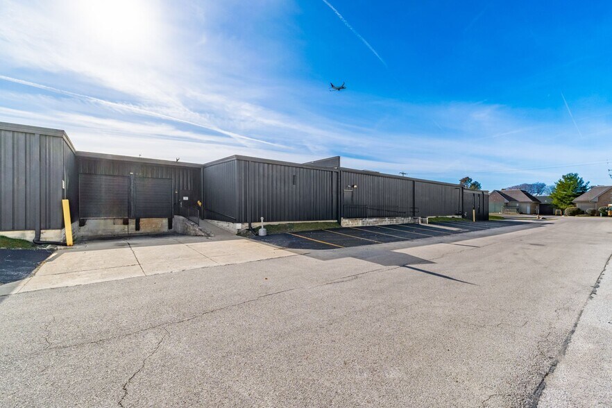 More Photos Of 2300 Marilyn Ln, Columbus Light Distribution For Lease