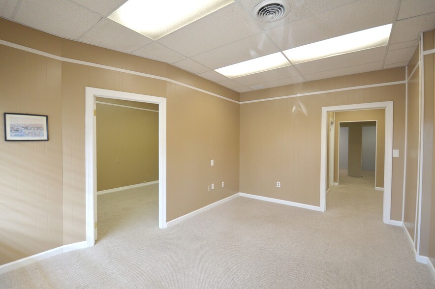 More Photos Of 123-129 Fayette St, Winston-Salem Office For Lease
