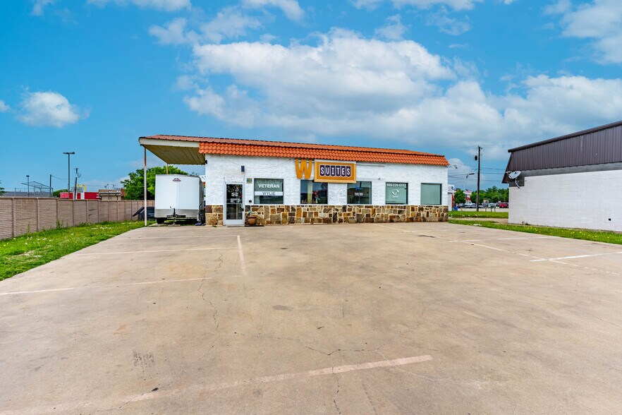 More Photos Of 405 Williams St, Wylie Office For Lease