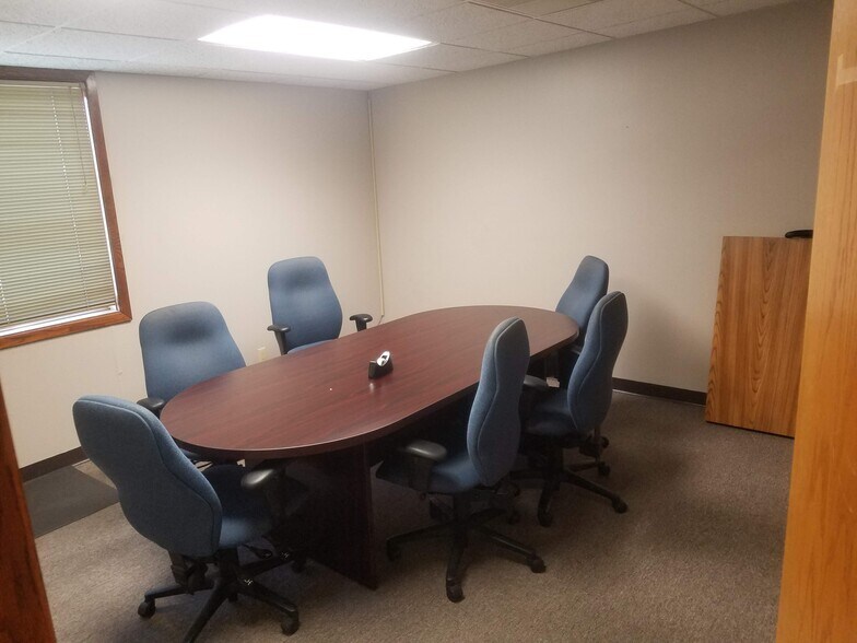 More Photos Of 2208 Trott Ave SW, Willmar Flex For Sale