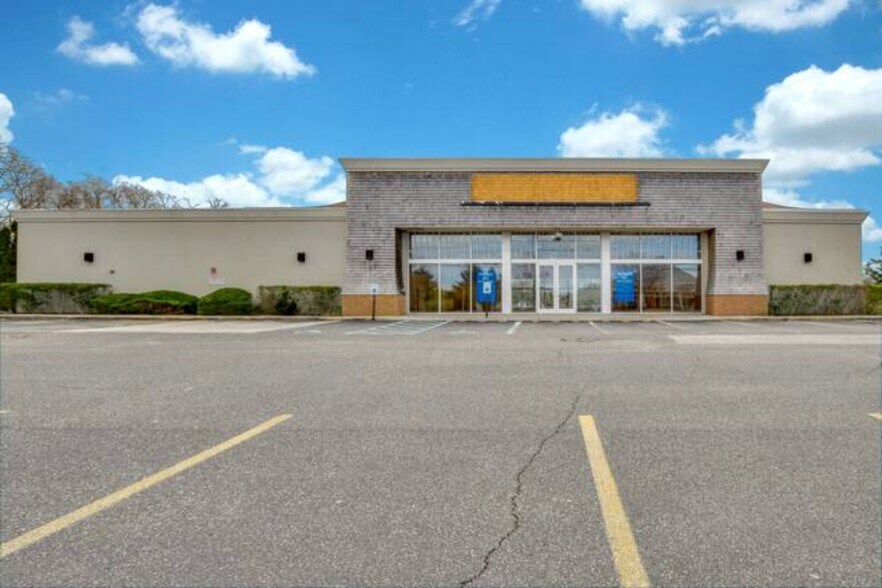 Primary Photo Of 54 Montauk Hwy, Southampton Freestanding For Sale