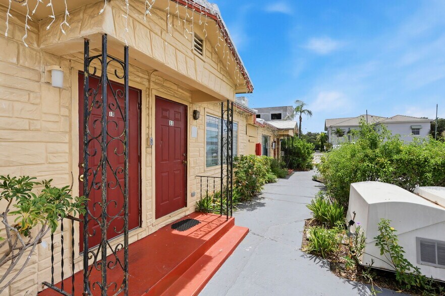 More Photos Of 709 S Dixie Hwy, Lake Worth Hotel For Sale