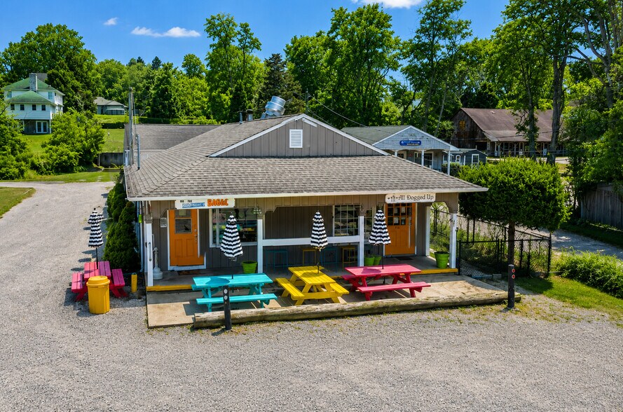 More Photos Of 25 West Neck Rd, Shelter Island Freestanding For Sale