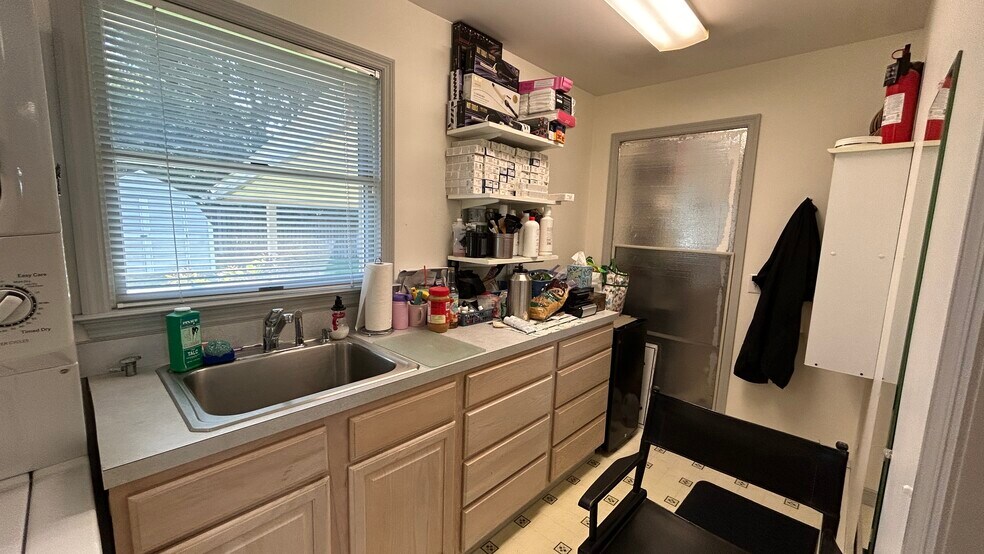 More Photos Of 825 Edgewood Rd, York General Retail For Sale