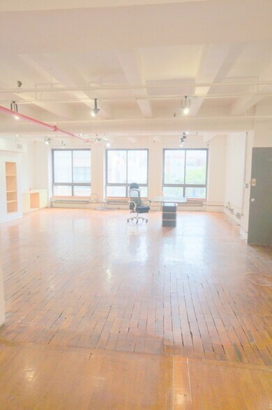 More Photos Of 30 Vandam St, New York Loft Creative Space For Lease