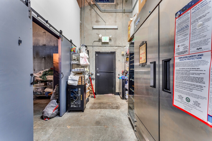 More Photos Of 9299 W Olive Ave, Peoria Light Manufacturing For Sale