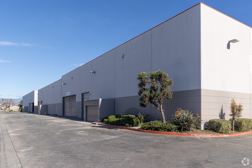 More Photos Of 111 S Rice Ave, Oxnard Warehouse For Lease