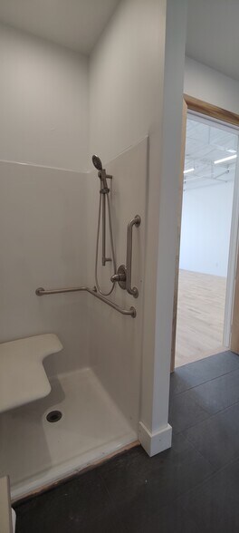 More Photos Of 2185-2187 S Sheridan Blvd, Denver Flex For Lease