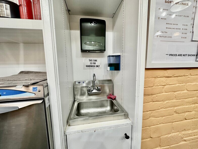 More Photos Of 49 Main St, Westport Storefront Retail Office For Lease