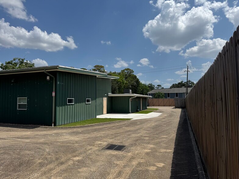 More Photos Of 4202 Sherwood Ln, Houston Office Residential For Lease