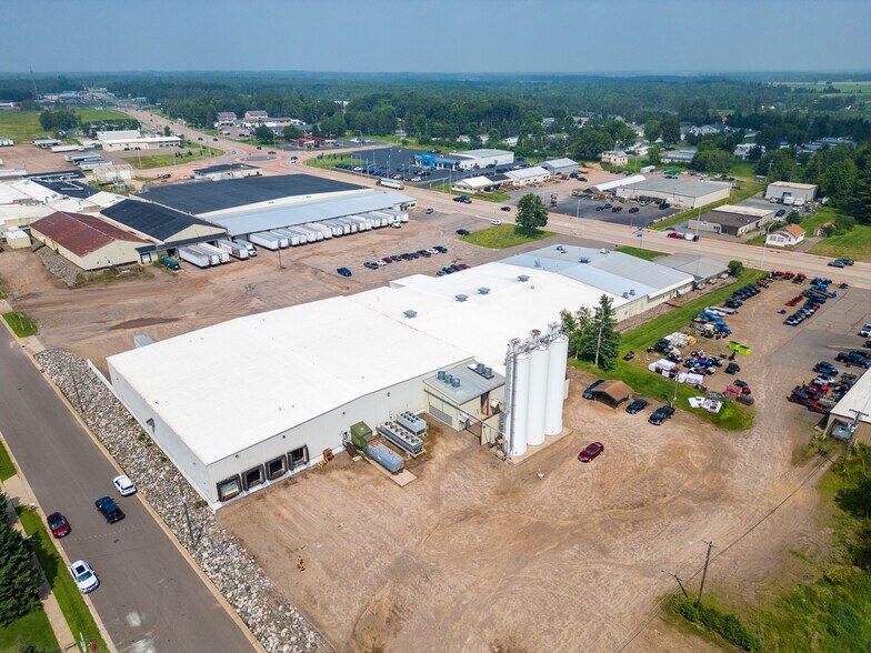 More Photos Of 531 N 8th St, Medford Distribution For Sale