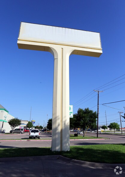 More Photos Of 3161 Broadway Blvd, Garland Freestanding For Lease