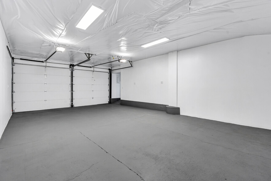 More Photos Of 2934 SE 16th Ave, Portland Flex For Lease