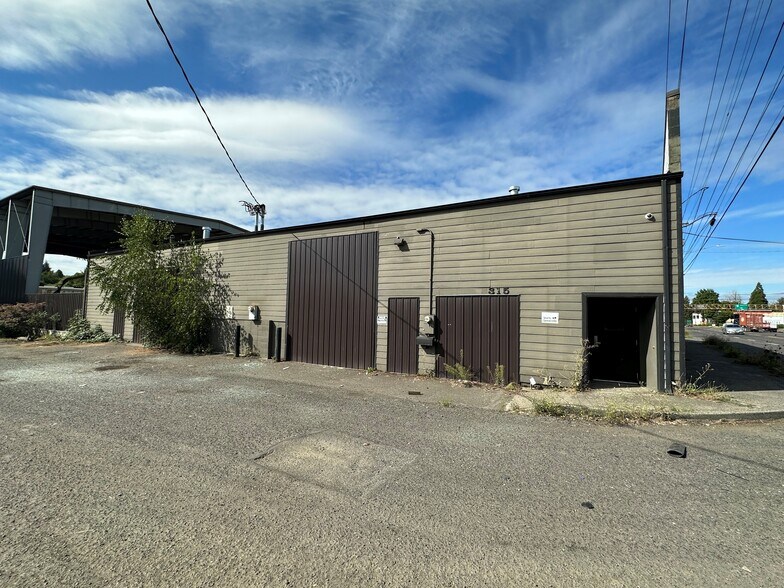 More Photos Of 8316 N Albina Ave, Portland Manufacturing For Sale