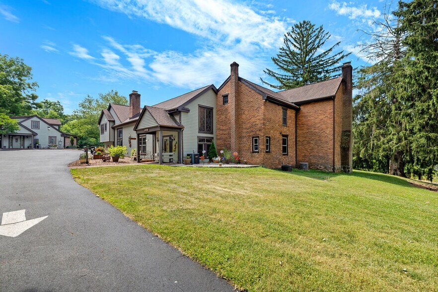 More Photos Of 40 Hospital Rd, Gettysburg Hotel For Sale