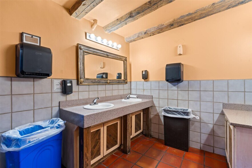More Photos Of 4 Banana Ln, Santa Fe Restaurant For Sale