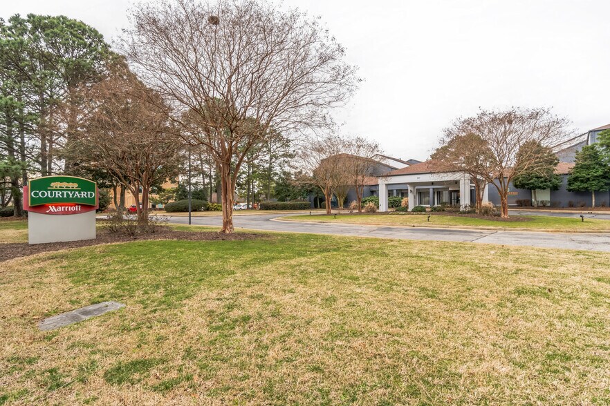 More Photos Of 1917 Coliseum Dr, Hampton Hotel For Sale