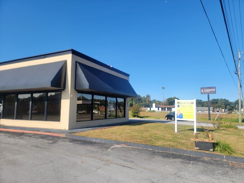 More Photos Of 2405 Neuse Blvd, New Bern Showroom For Sale