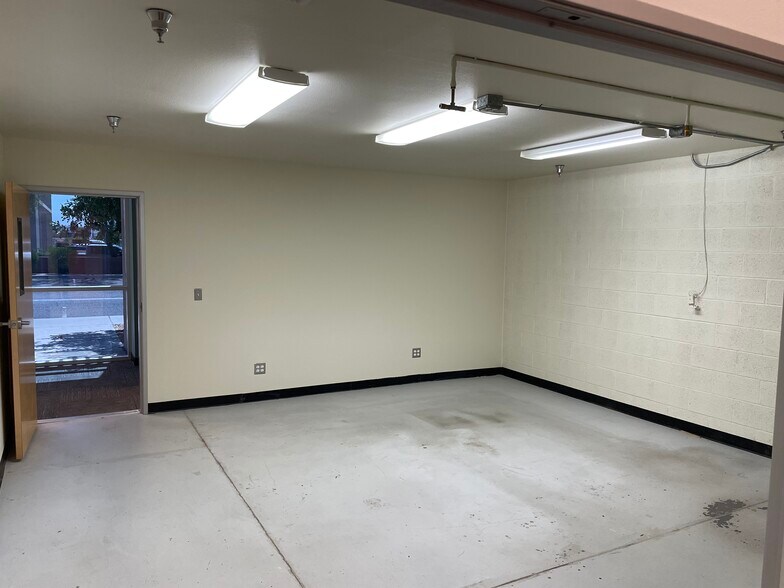 More Photos Of 7318 S 89th Pl, Mesa Showroom For Sale