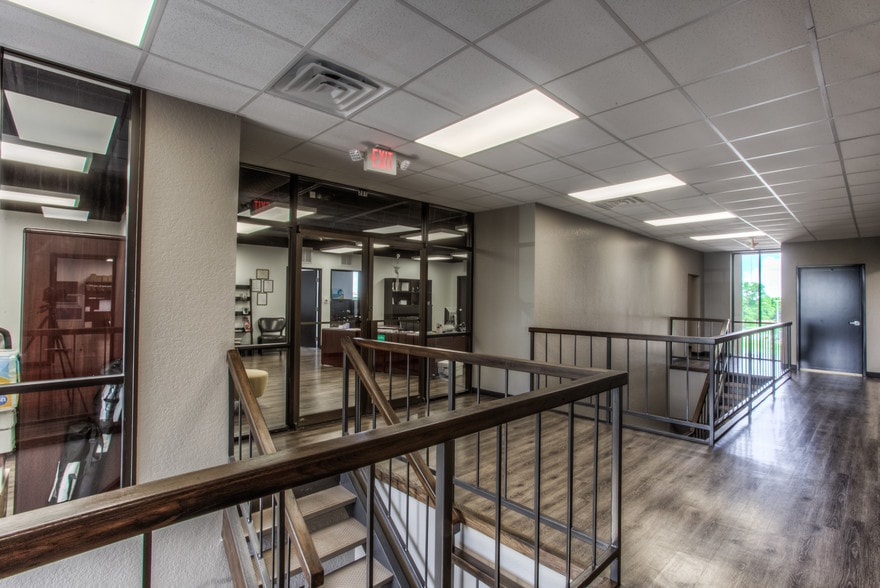 More Photos Of 6464 Brentwood Stair Rd, Fort Worth Office For Sale