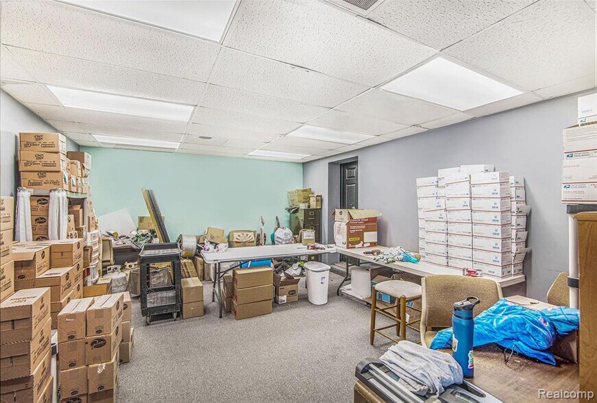 More Photos Of 1323 E Main St, Flushing Light Manufacturing For Sale