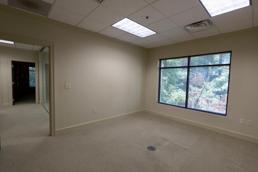 More Photos Of 5855 Sandy Springs Cir NE, Atlanta Office For Sale