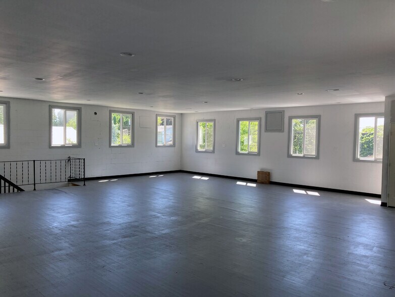 More Photos Of 30 Baum St, Hershey Light Distribution For Lease