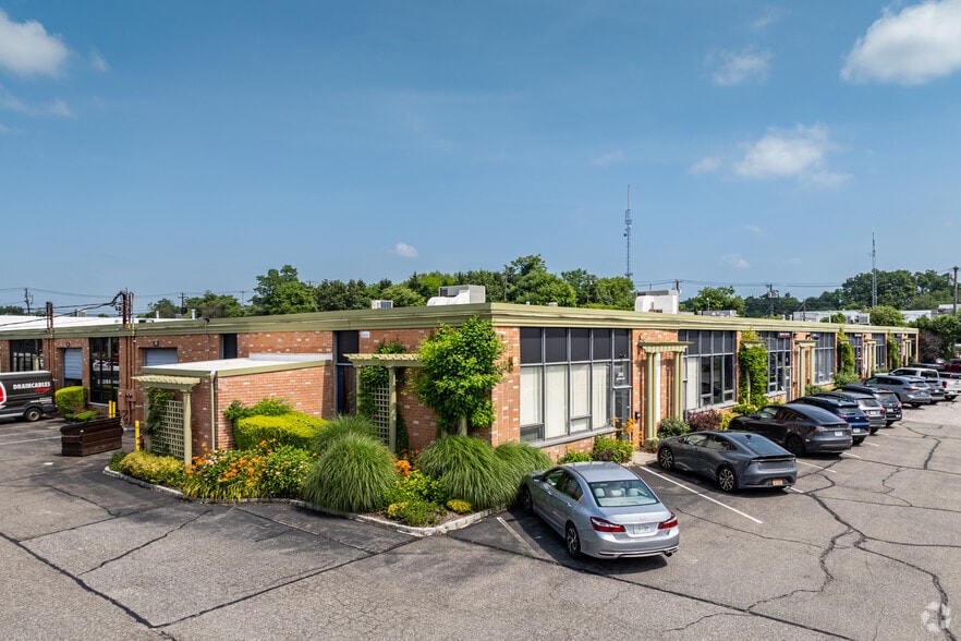 More Photos Of 260-286 Newtown Rd, Plainview Warehouse For Lease