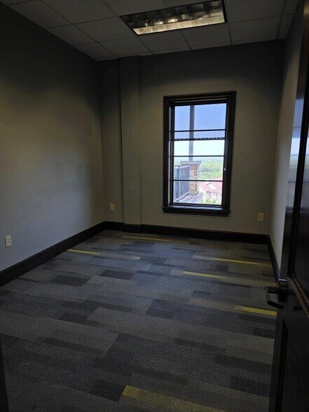More Photos Of 3310 N Capital Of Texas Hwy, Austin Storefront Retail Office For Lease