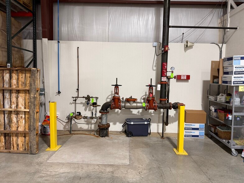 More Photos Of 3310 Middlebury St, Elkhart Manufacturing For Lease