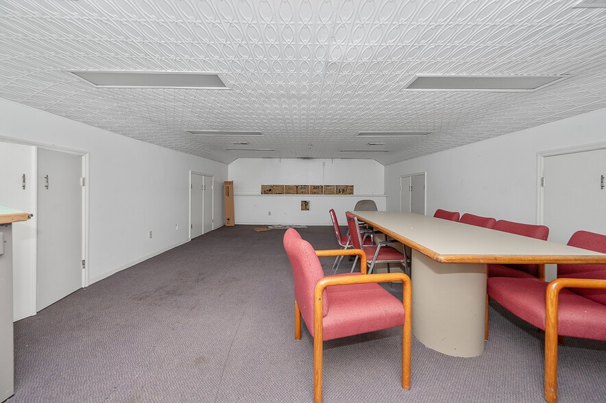 More Photos Of 5736 Springdale Rd, Cincinnati Office For Sale